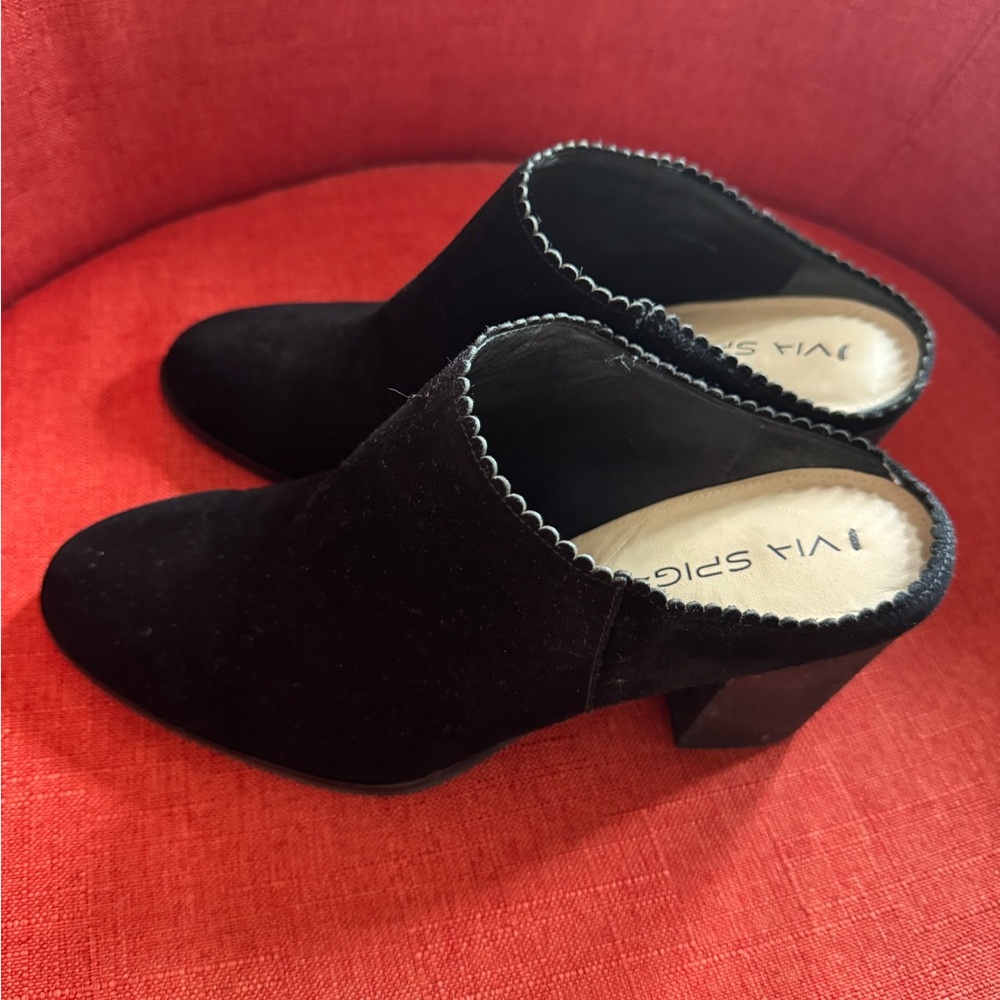 Via Spiga Black Mules with Block Heel and Stitching Detail